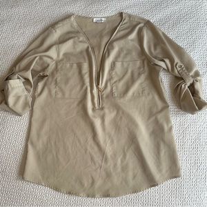 GUC Calvin Klein Zip V-Neck Pocket Dress Blouse | Light Tan w Gold | Size M